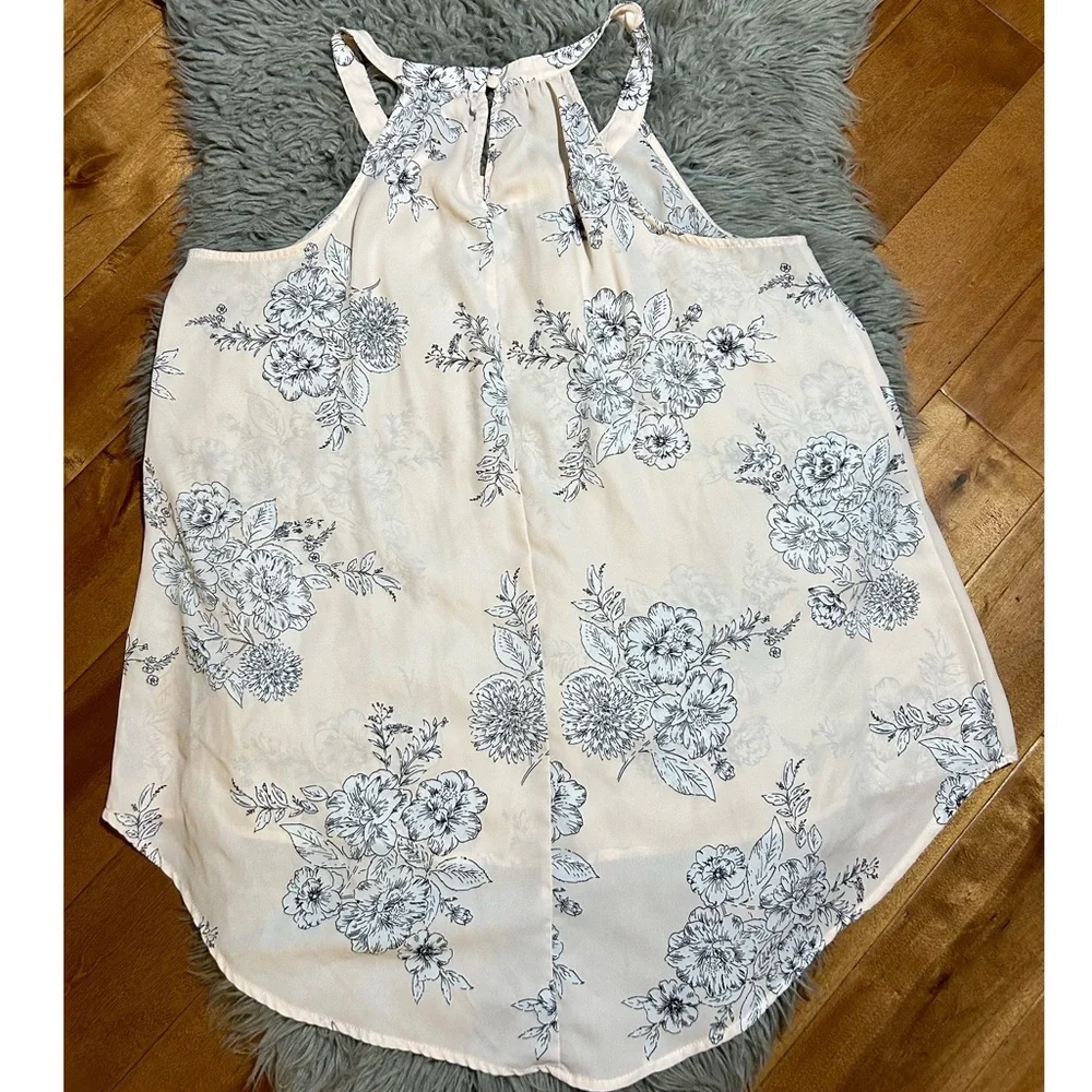 🌟Host Pick🌟Torrid Floral Hi-Lo Tank Top Light Pink and Black Blouse Size 0 - Picture 2 of 3